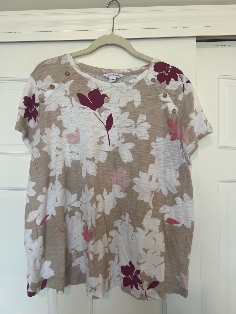 Liz Claiborne Beige Floral Short Sleeve Tee with Pink and Magenta Accents